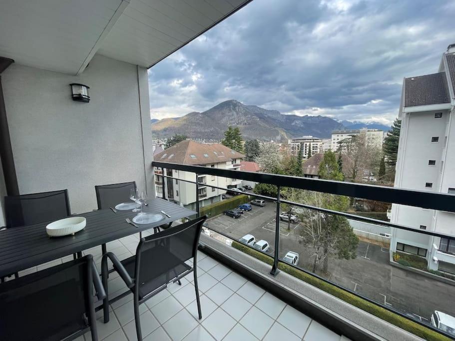 Le Mont-Veyrier, Parking Et Vue Appartement Annecy Buitenkant foto