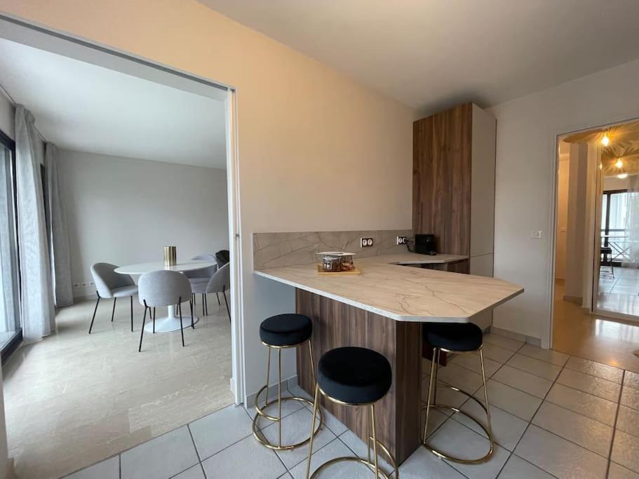 Le Mont-Veyrier, Parking Et Vue Appartement Annecy Buitenkant foto