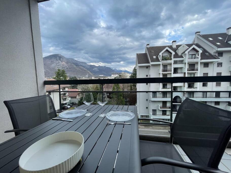 Le Mont-Veyrier, Parking Et Vue Appartement Annecy Buitenkant foto